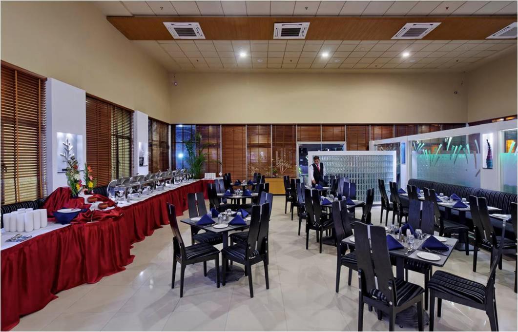 Hi 5 Hotel & Experience Nashik Exterior photo