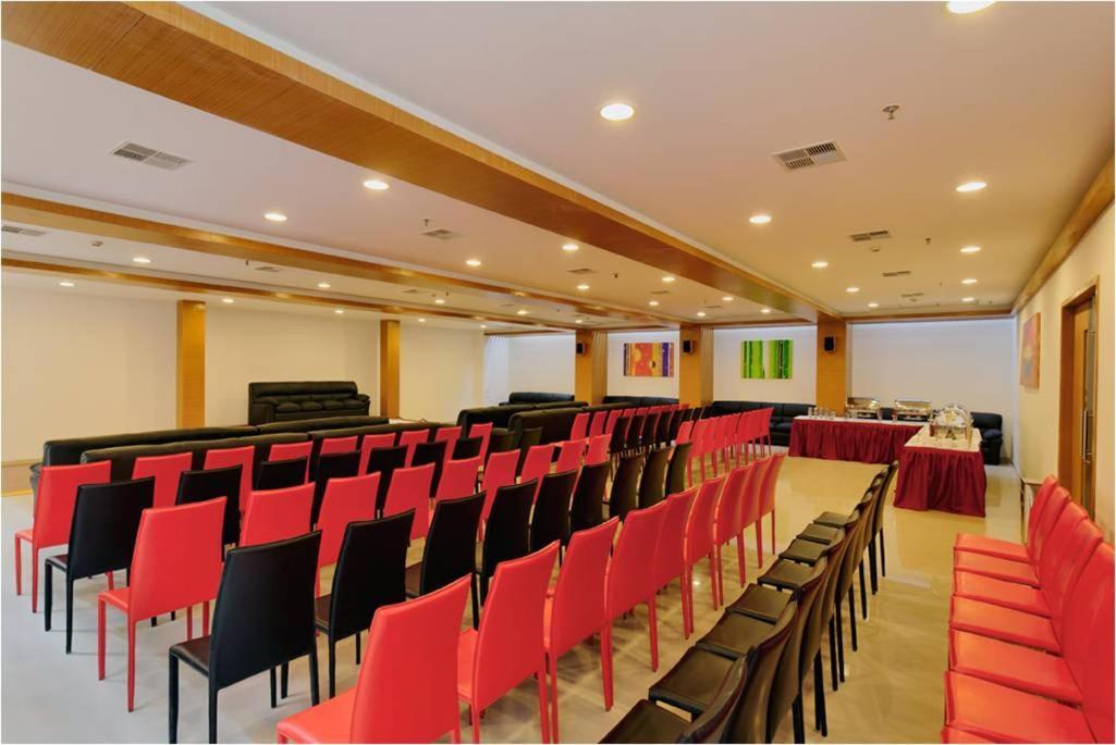 Hi 5 Hotel & Experience Nashik Exterior photo