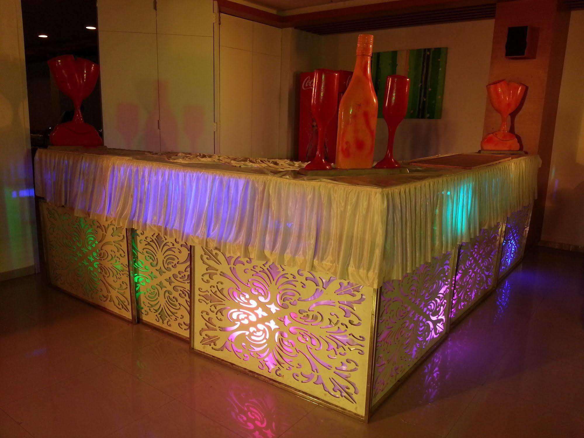 Hi 5 Hotel & Experience Nashik Exterior photo
