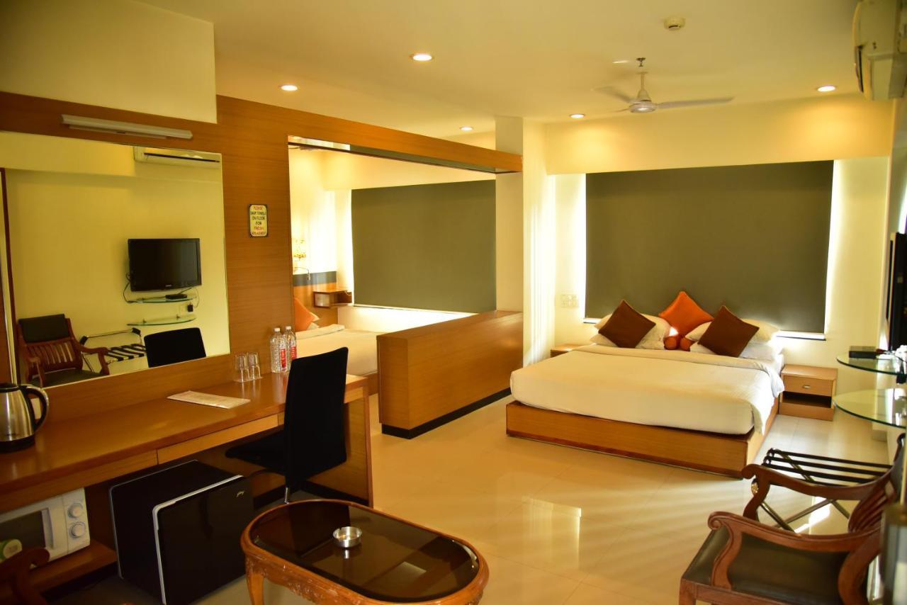 Hi 5 Hotel & Experience Nashik Exterior photo
