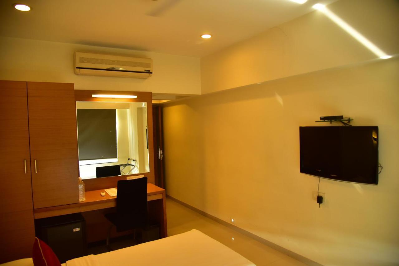 Hi 5 Hotel & Experience Nashik Exterior photo