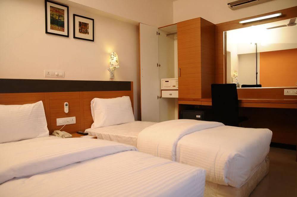 Hi 5 Hotel & Experience Nashik Exterior photo