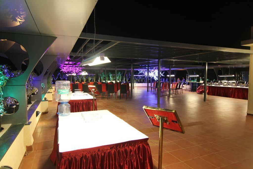 Hi 5 Hotel & Experience Nashik Exterior photo