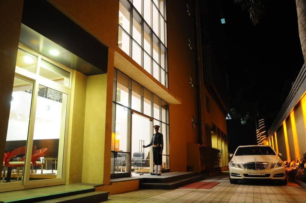Hi 5 Hotel & Experience Nashik Exterior photo